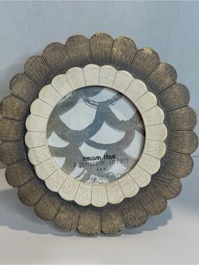 Parisian Home Aquamarine Dream 4x4 Round Sunflower Frame